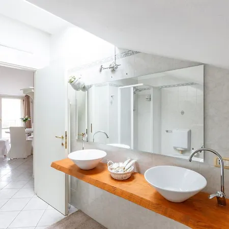Elly's Parcheggio Privato Appartement